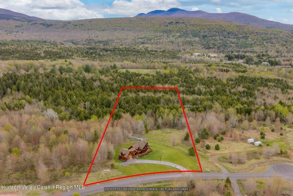 27 Anchor Camp Rd, Windham, NY 12496