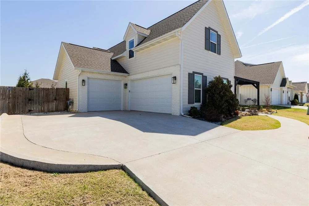2711 S 20th Pl, Rogers, AR 72758