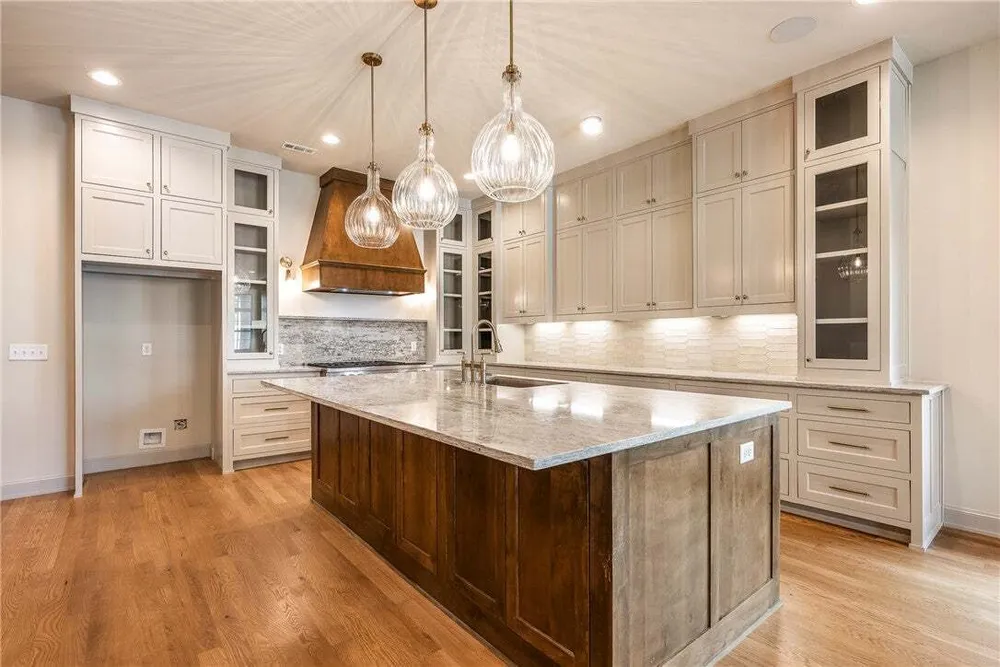 1033 NW A St, Bentonville, AR 72712