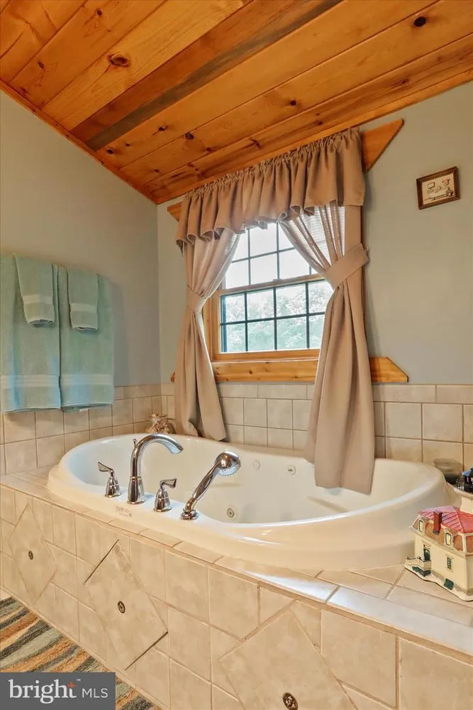 141 Rose Patch Drive, Petersburg, WV 26847