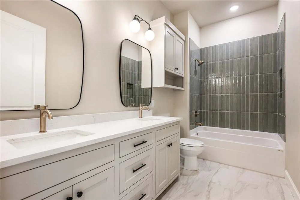 1033 NW A St, Bentonville, AR 72712