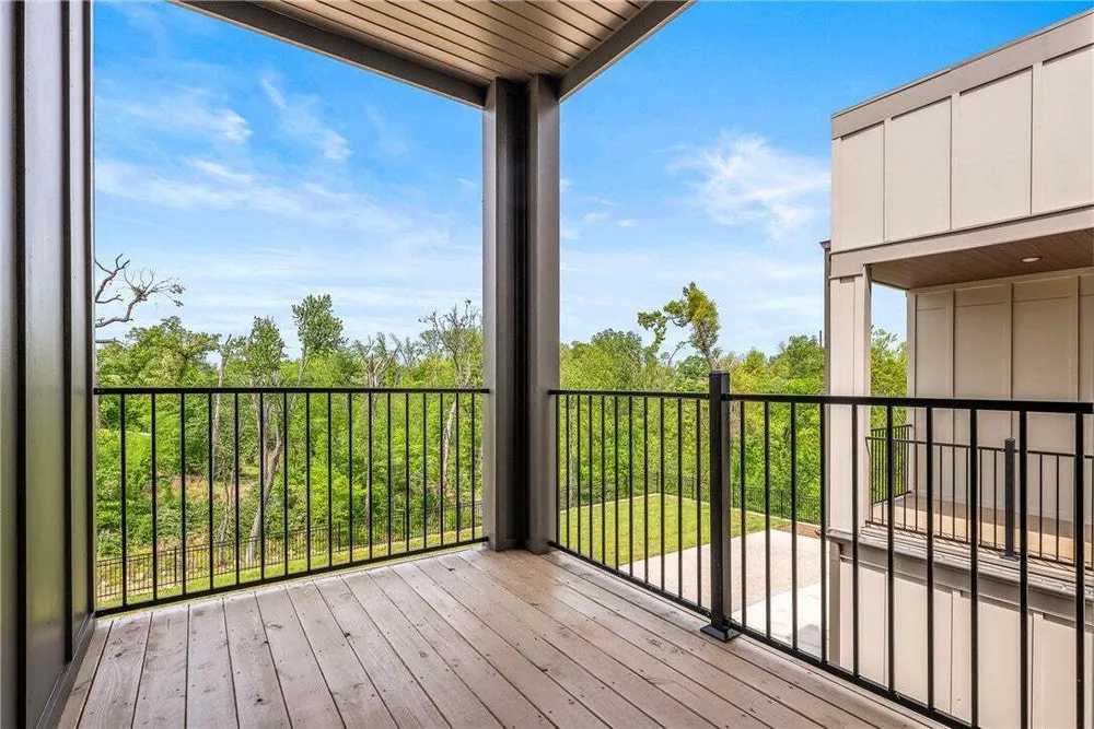 1033 NW A St, Bentonville, AR 72712