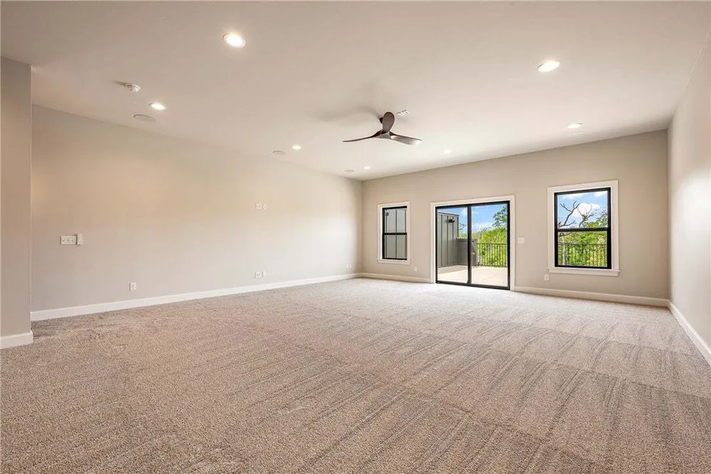 1033 NW A St, Bentonville, AR 72712