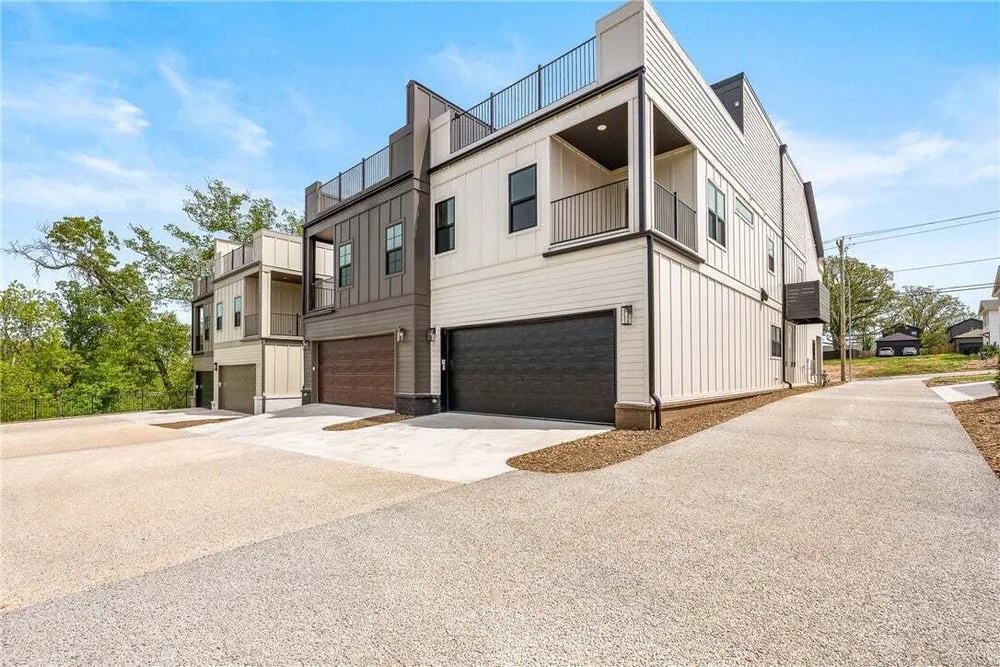 1033 NW A St, Bentonville, AR 72712