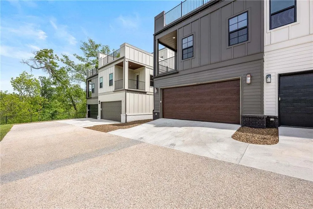1033 NW A St, Bentonville, AR 72712
