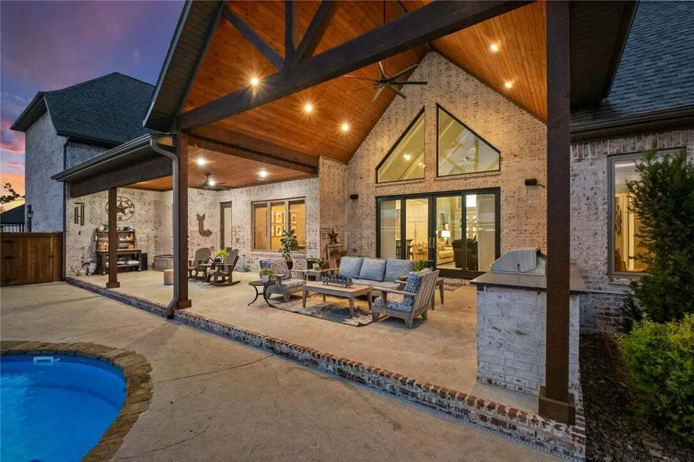 4301 S Scissortail Dr, Bentonville, AR 72713