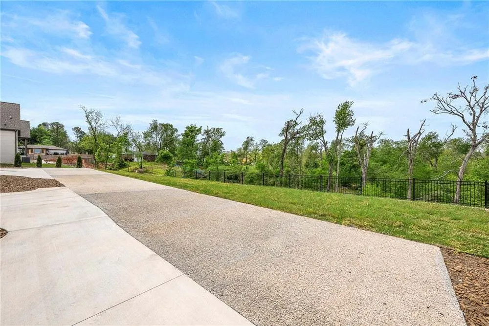 1033 NW A St, Bentonville, AR 72712