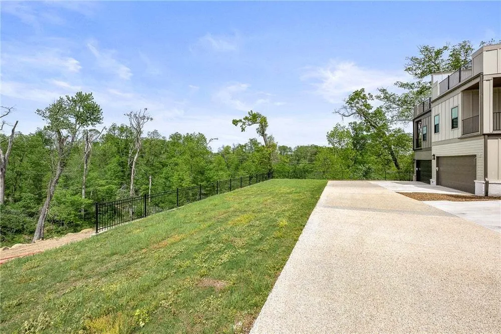 1033 NW A St, Bentonville, AR 72712