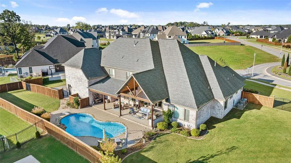 4301 S Scissortail Dr, Bentonville, AR 72713