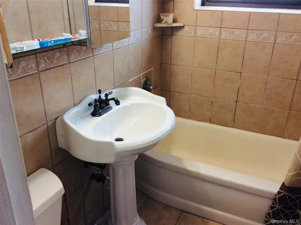 204-15 Foothill Ave, New York, NY 11423