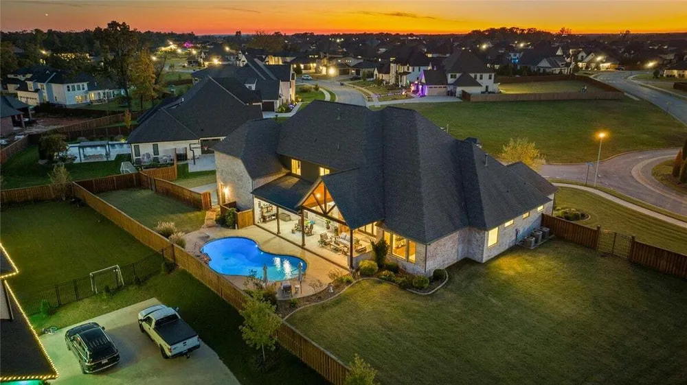 4301 S Scissortail Dr, Bentonville, AR 72713