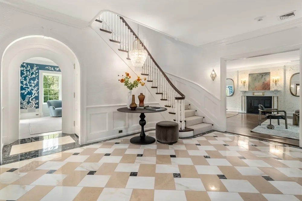188 Heath St, Brookline, MA 02467