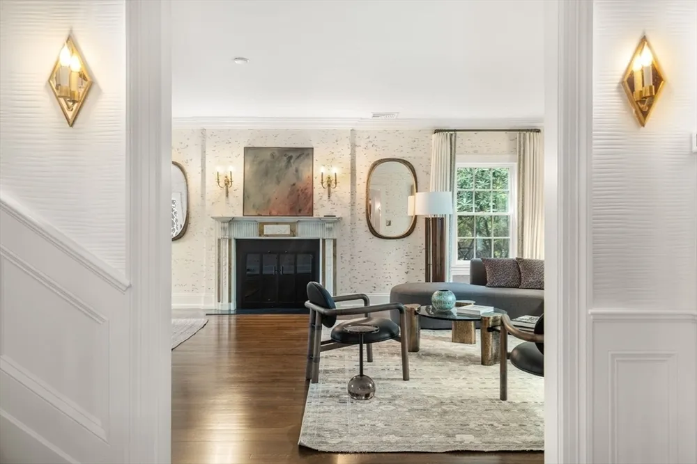 188 Heath St, Brookline, MA 02467