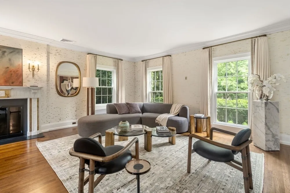 188 Heath St, Brookline, MA 02467