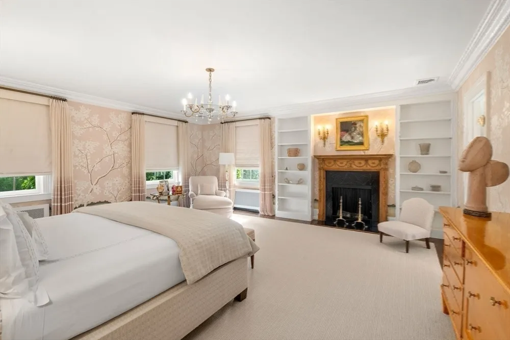 188 Heath St, Brookline, MA 02467