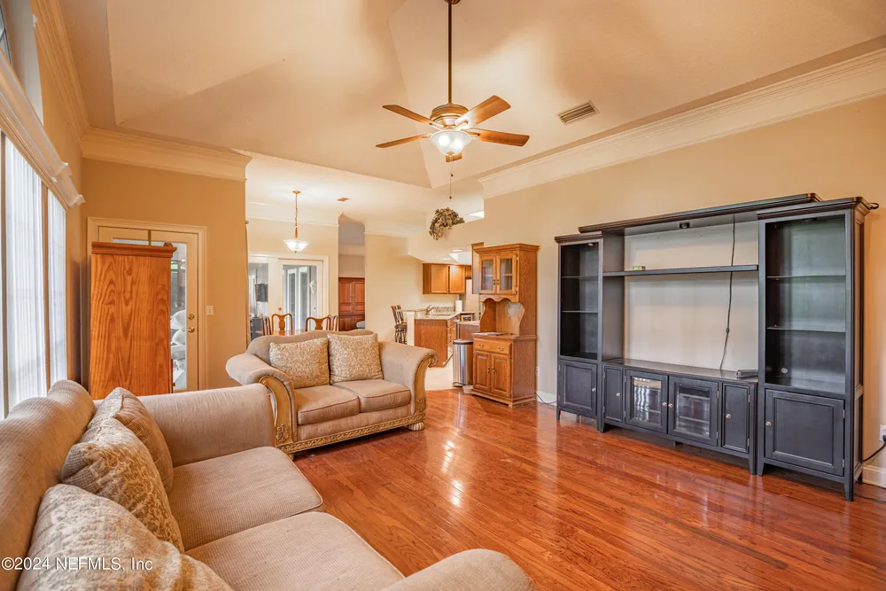 2674 Country Club Blvd, Orange Park, FL 32073
