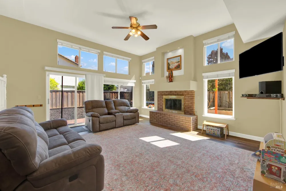 113 Deerglen Circle, Vacaville, CA 95687