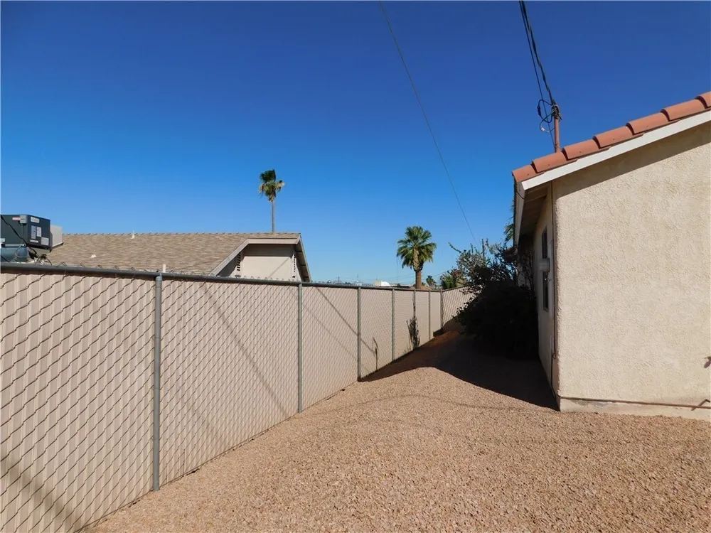 3330 Tomahawk Dr, Lake Havasu City, AZ 86406