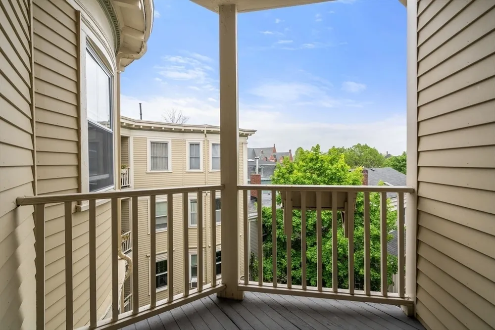 14 Linden St, Brookline, MA 02445