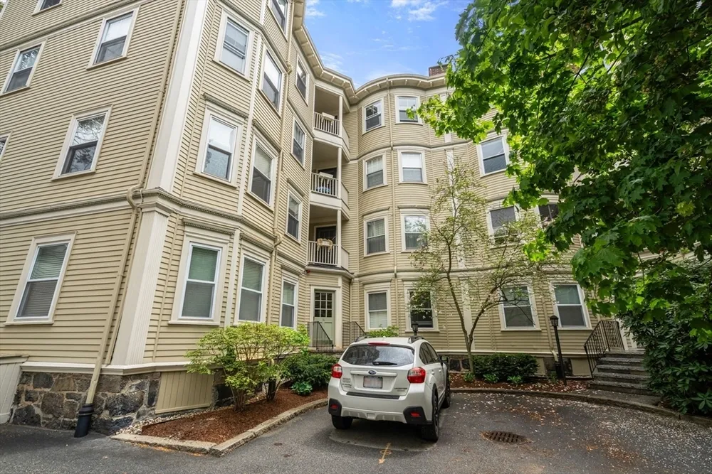 14 Linden St, Brookline, MA 02445