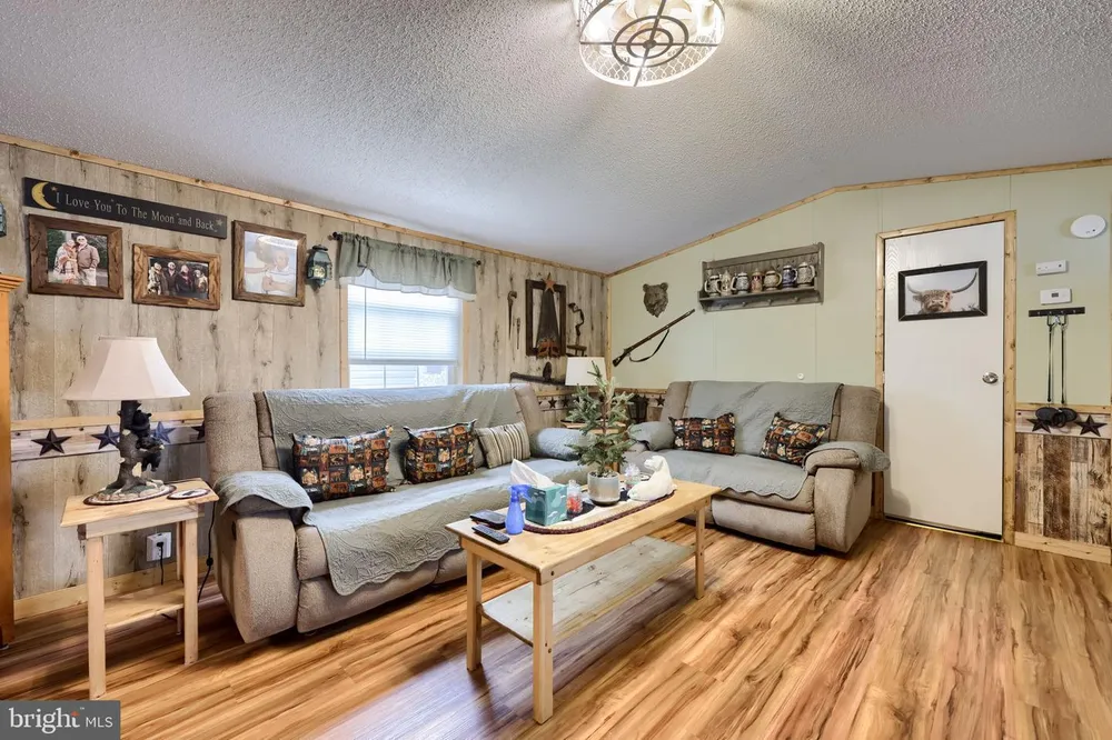 779 Nancy Ln, Lancaster, PA 17601-5823