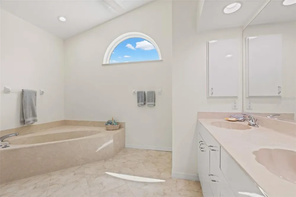 4442 Hollybrook Way, Sarasota, FL 34233