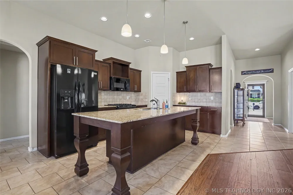 17527 E 43rd St, Tulsa, OK 74134