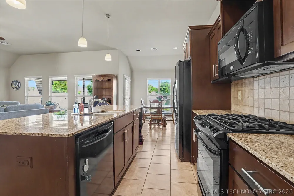 17527 E 43rd St, Tulsa, OK 74134