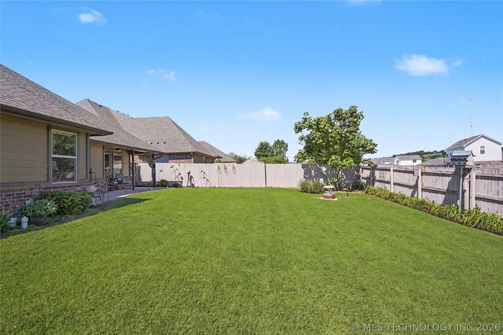 17527 E 43rd St, Tulsa, OK 74134