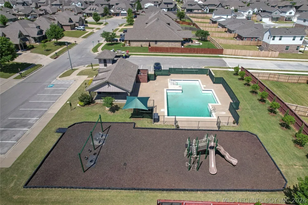 17527 E 43rd St, Tulsa, OK 74134