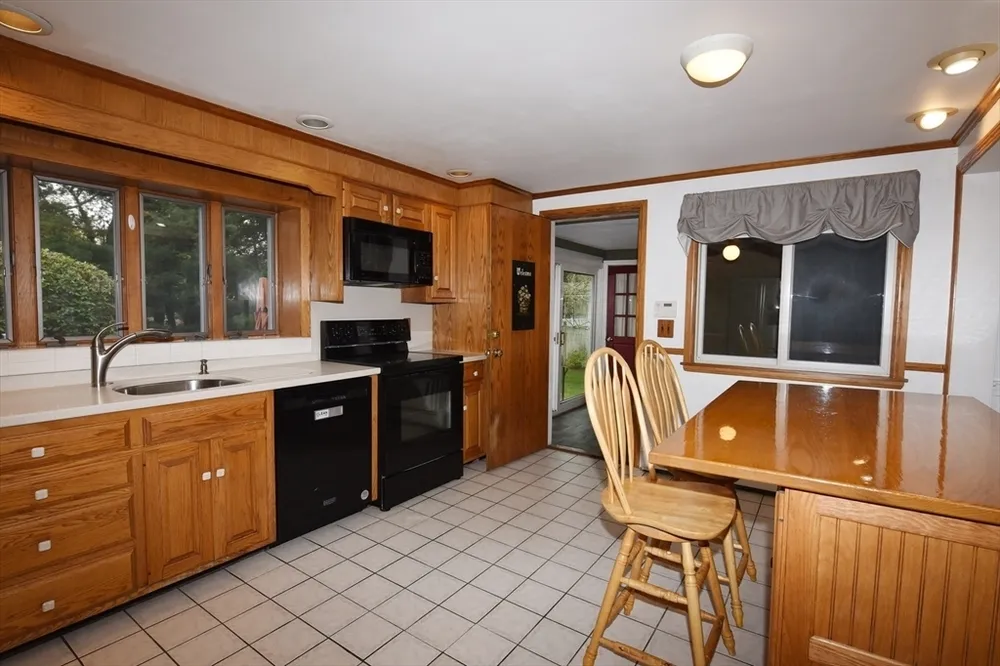 99 Louise Rd, Braintree, MA 02184