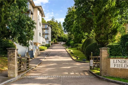 Gloucester Place, Linden Fields, TN2