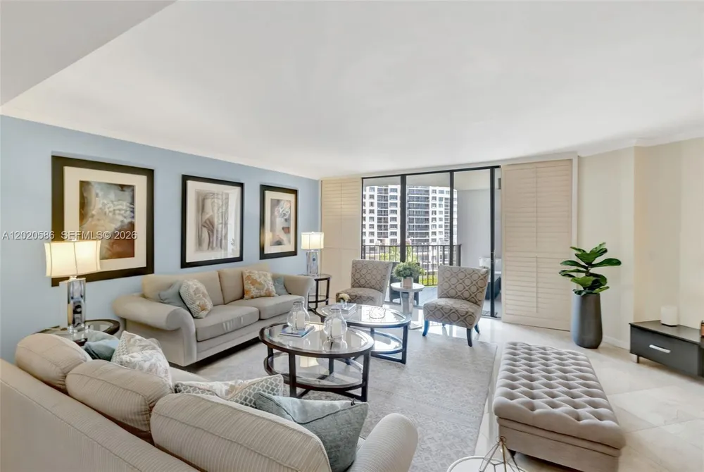 520 Brickell Key Dr, Miami, FL 33131