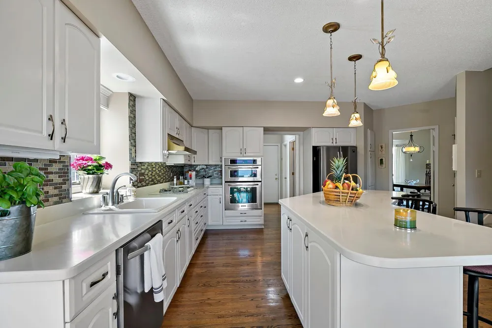 8923 Highland Bay, Woodbury, MN 55125