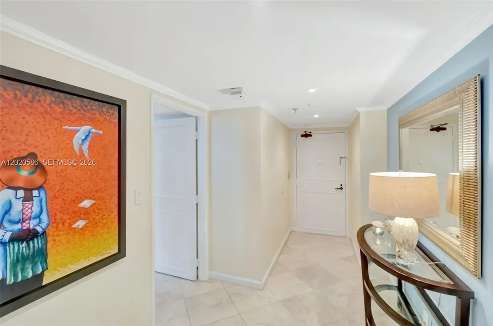 520 Brickell Key Dr, Miami, FL 33131