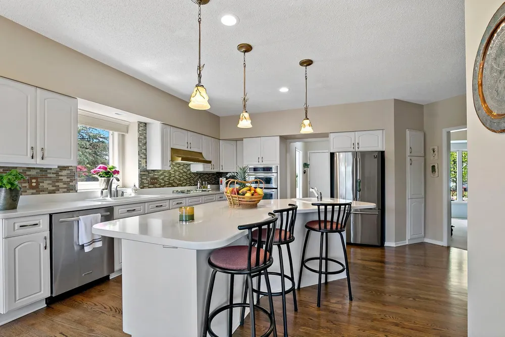 8923 Highland Bay, Woodbury, MN 55125