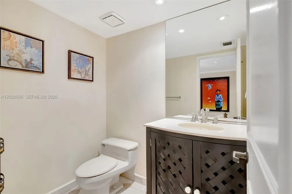 520 Brickell Key Dr, Miami, FL 33131