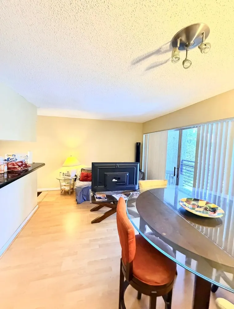 5326 NE 6th Ave, Oakland Park, FL 33334