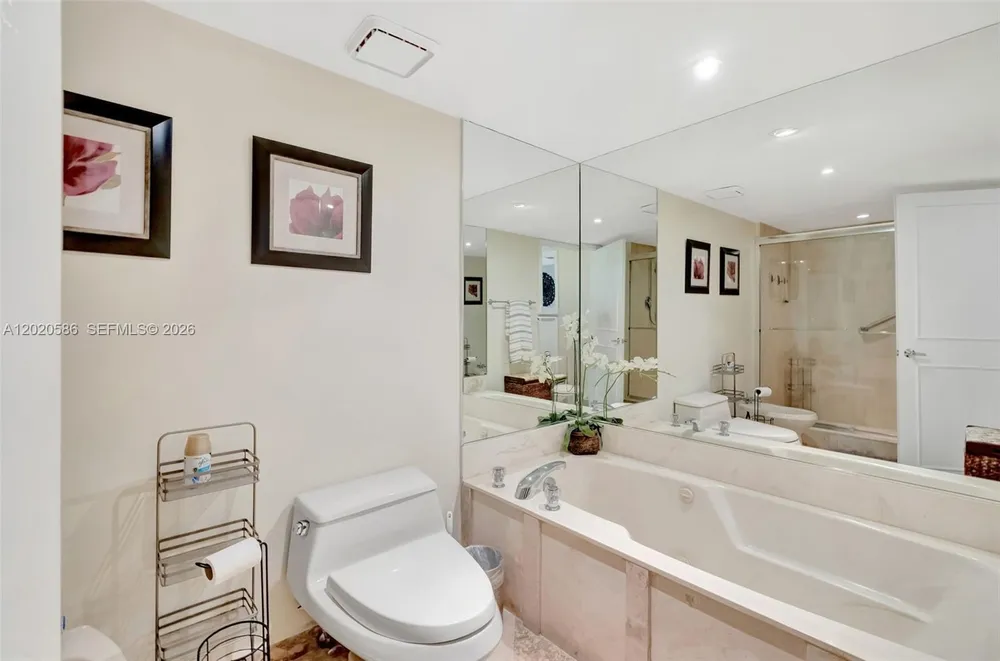 520 Brickell Key Dr, Miami, FL 33131