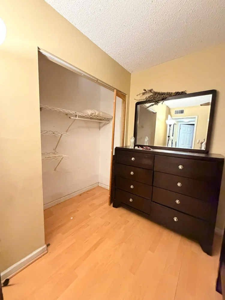 5326 NE 6th Ave, Oakland Park, FL 33334