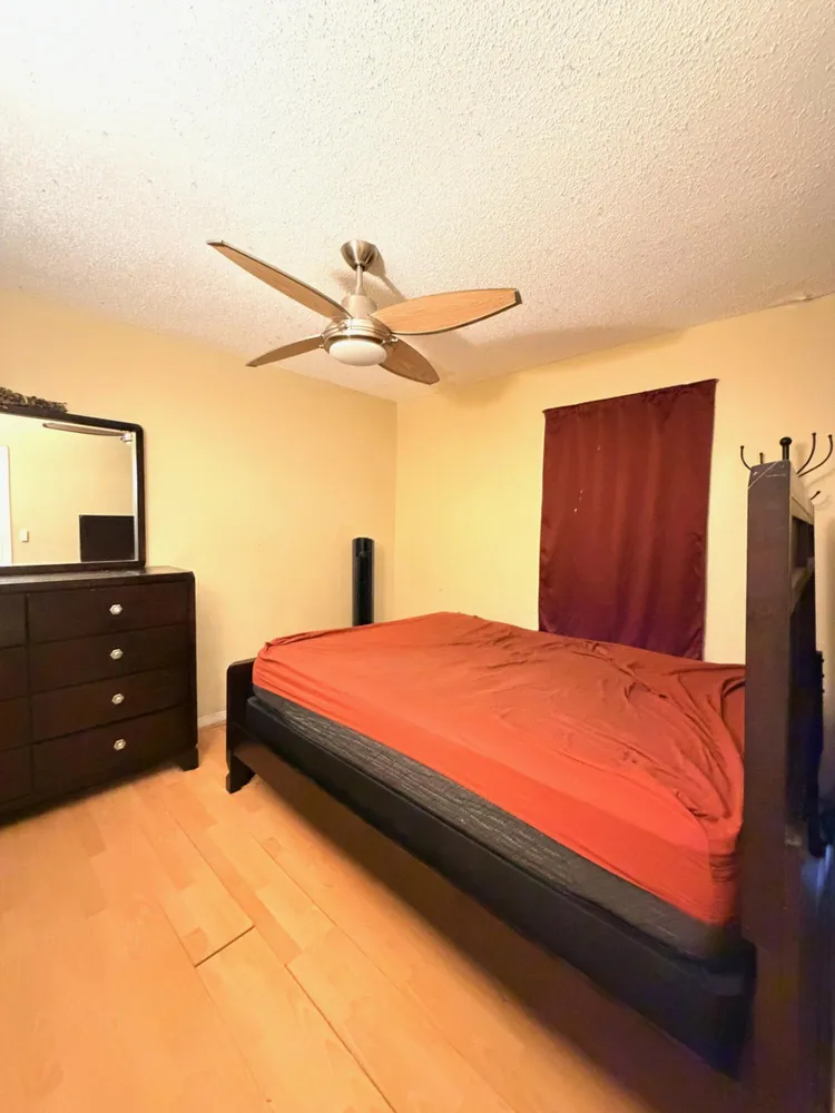 5326 NE 6th Ave, Oakland Park, FL 33334