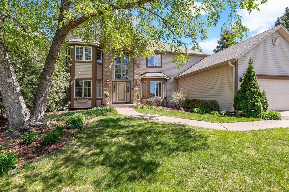 8923 Highland Bay, Woodbury, MN 55125