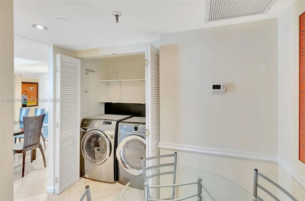 520 Brickell Key Dr, Miami, FL 33131