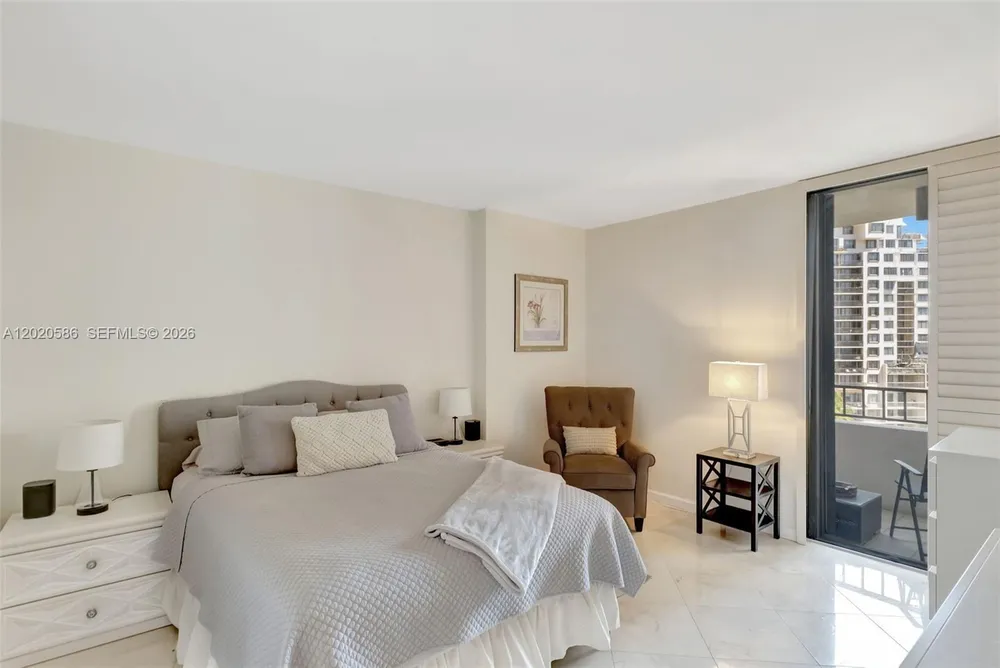 520 Brickell Key Dr, Miami, FL 33131