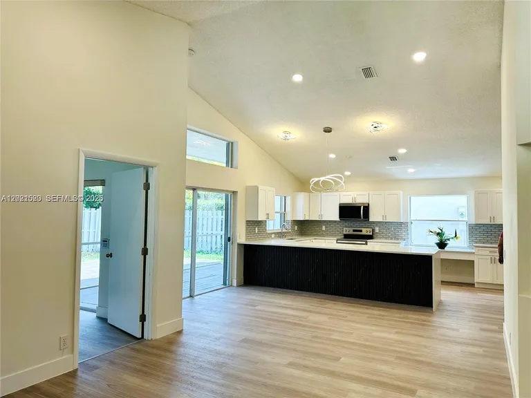116 W Bayridge Dr, Weston, FL 33326