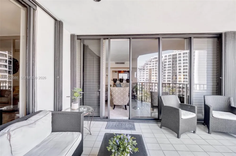 520 Brickell Key Dr, Miami, FL 33131