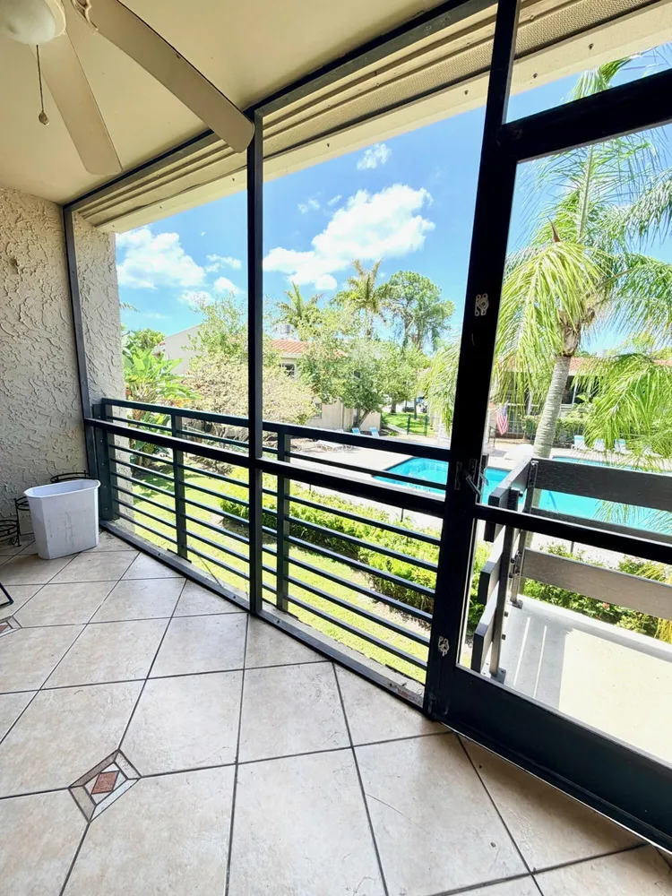 5326 NE 6th Ave, Oakland Park, FL 33334