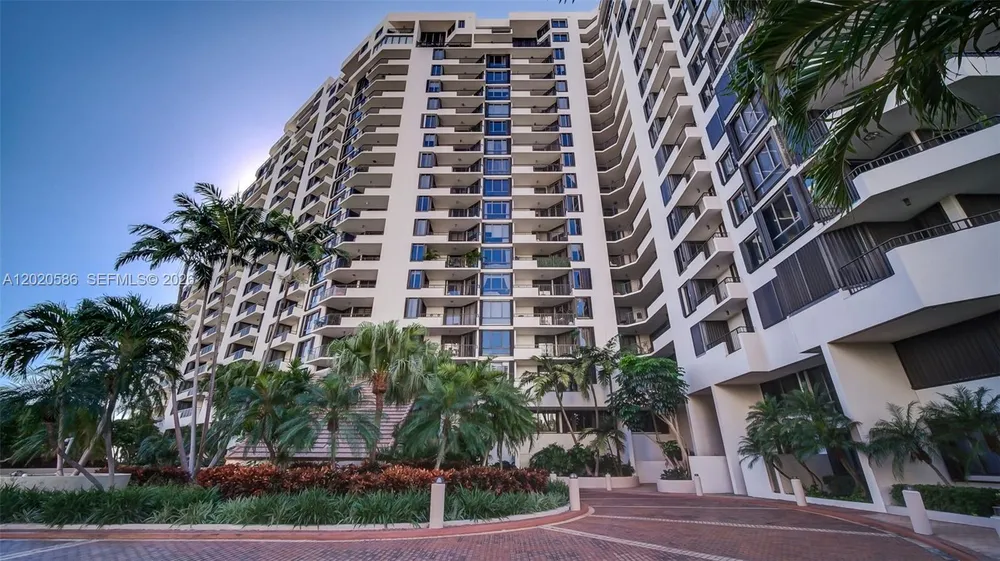 520 Brickell Key Dr, Miami, FL 33131