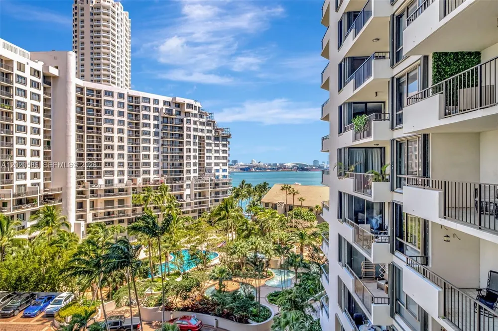 520 Brickell Key Dr, Miami, FL 33131