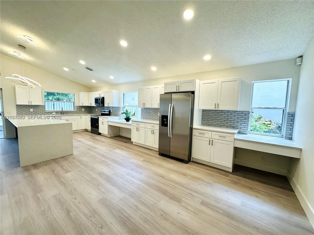 116 W Bayridge Dr, Weston, FL 33326